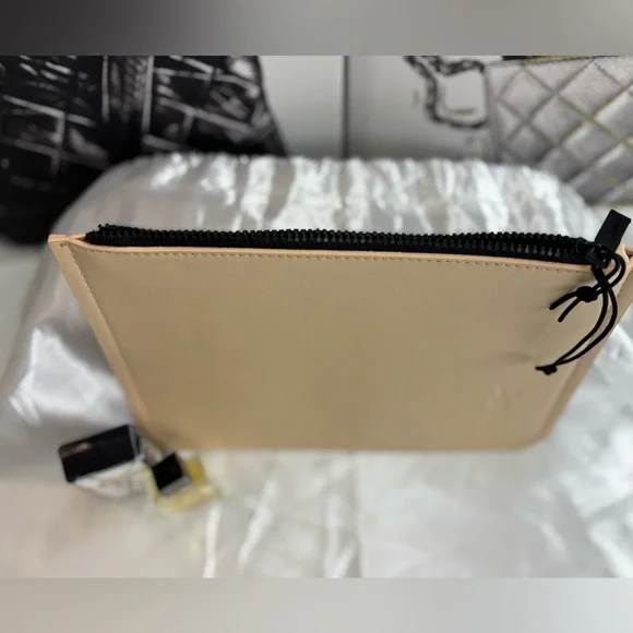 Yves Saint Laurent beauty bundle of 2pc - Picture 7 of 10